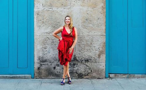 This digital nomad dances around the world spreading happiness