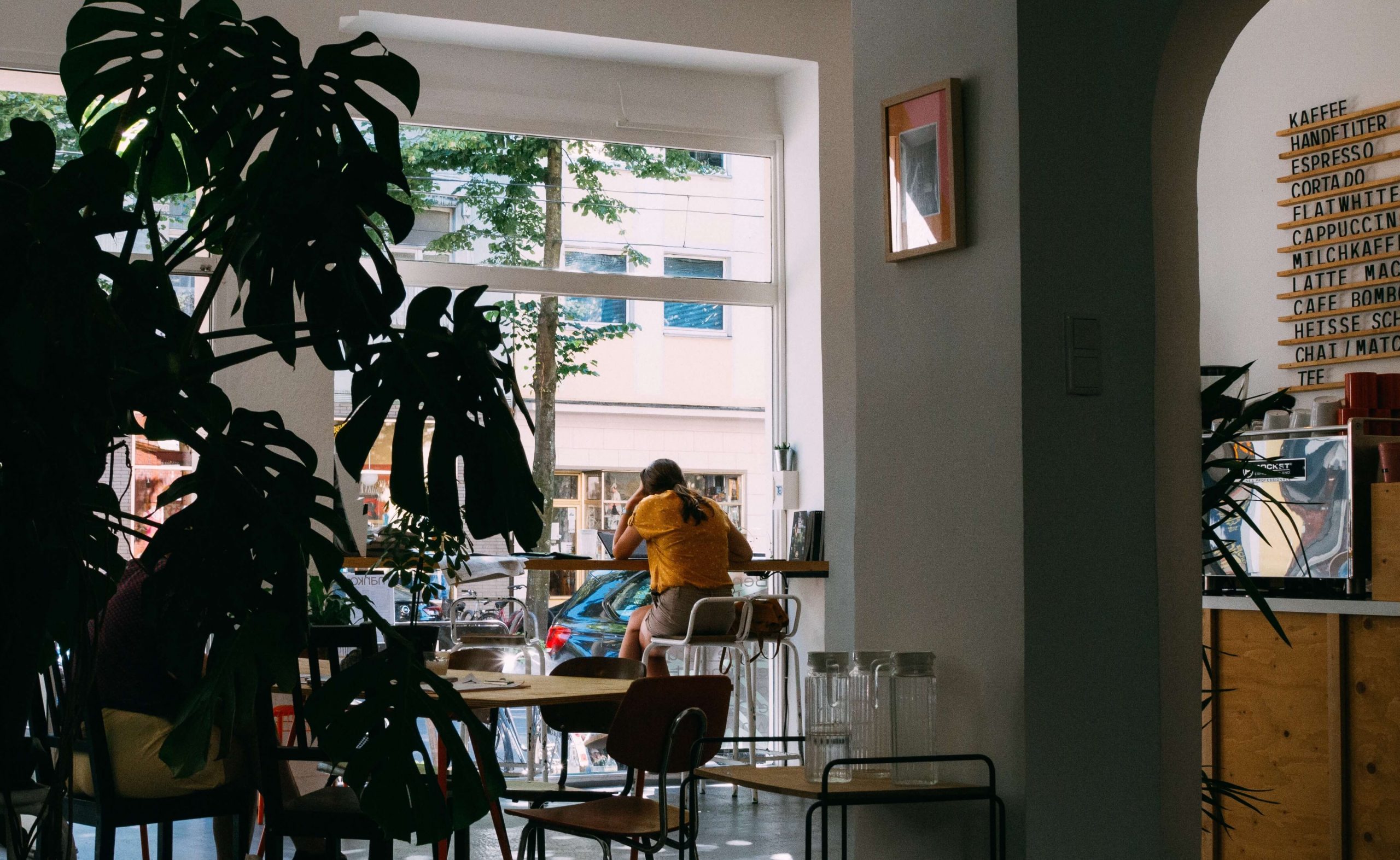 Cambridge Dictionary New Words About Work and Travel in 2022 - Working From Cafes